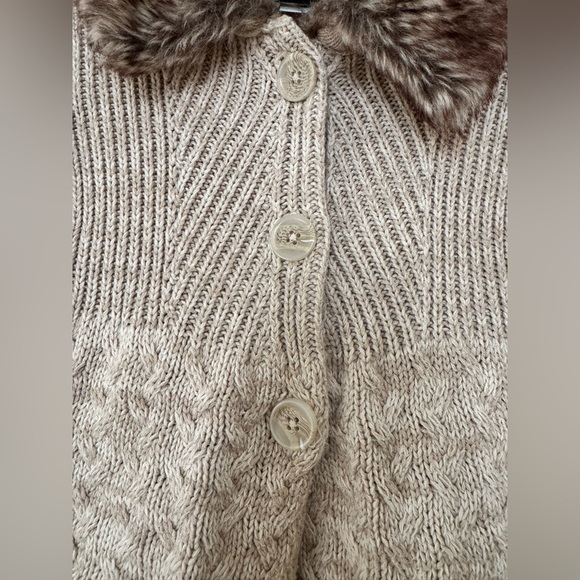 Girls Max Studio Faux Fur Collared Cotton Cable Knit Button Up Evening Cardigan - Picture 3 of 6